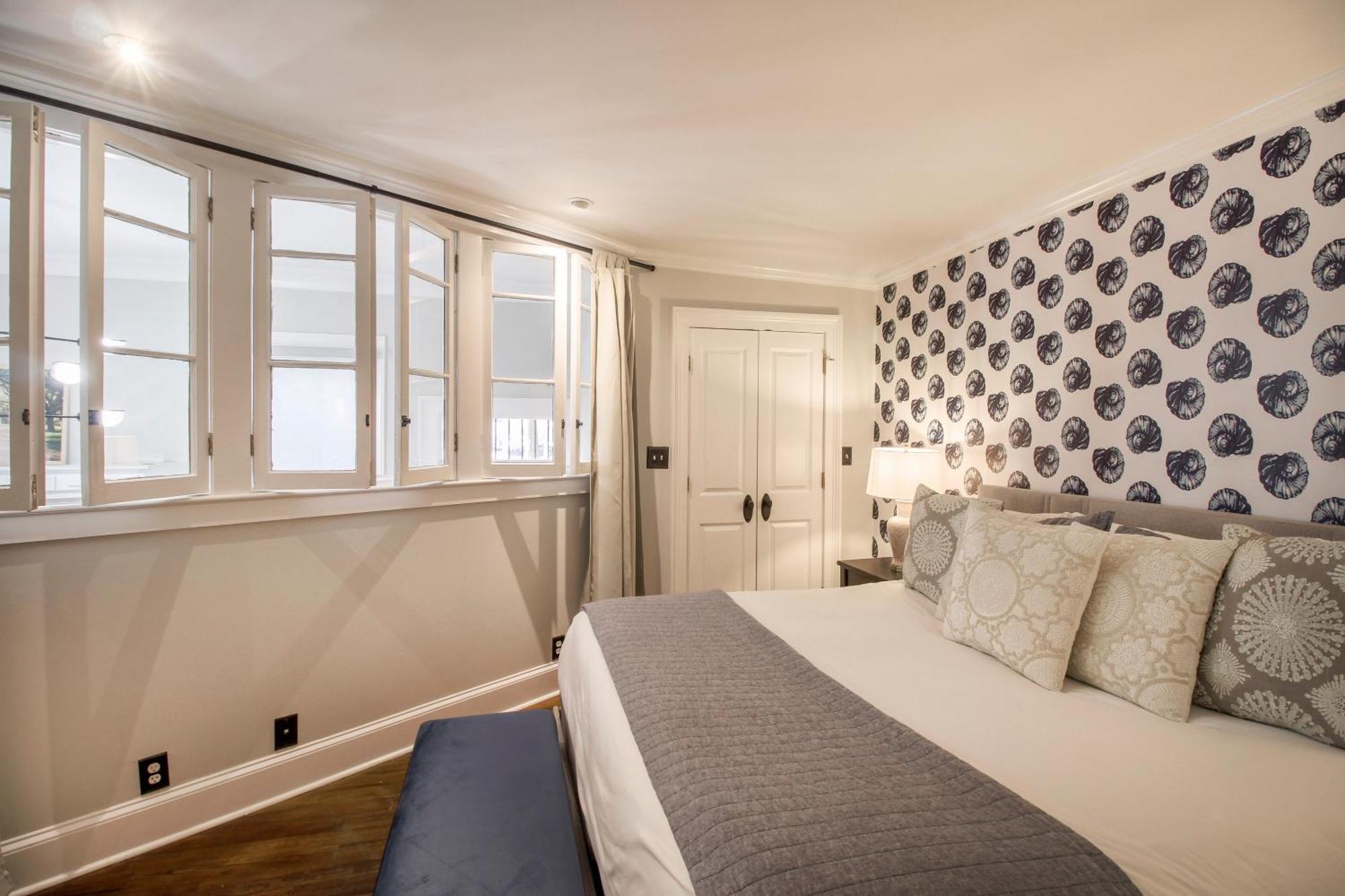 Walk To It All In Downtown, Double King Beds Savannah Exterior foto