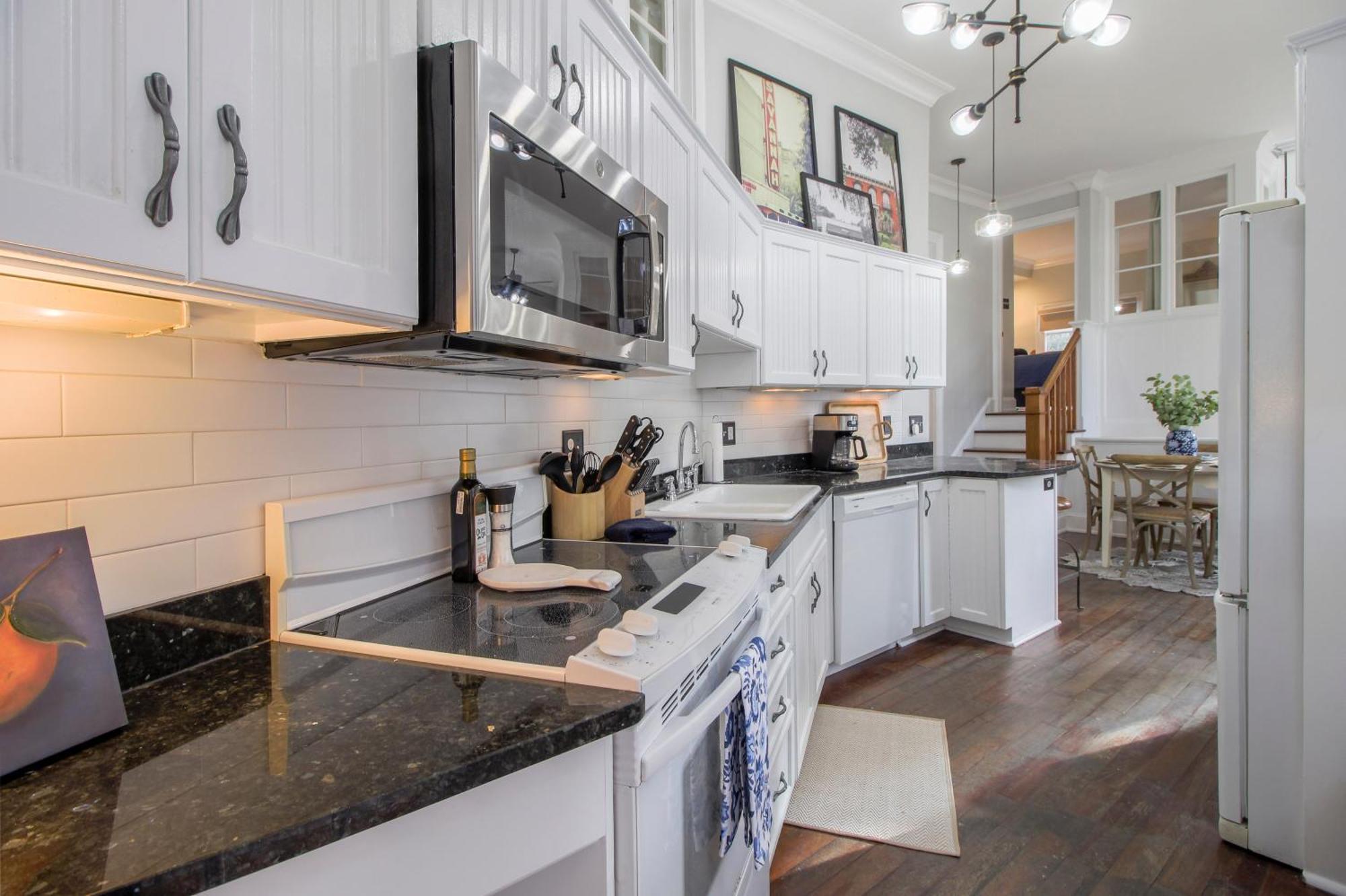 Walk To It All In Downtown, Double King Beds Savannah Exterior foto