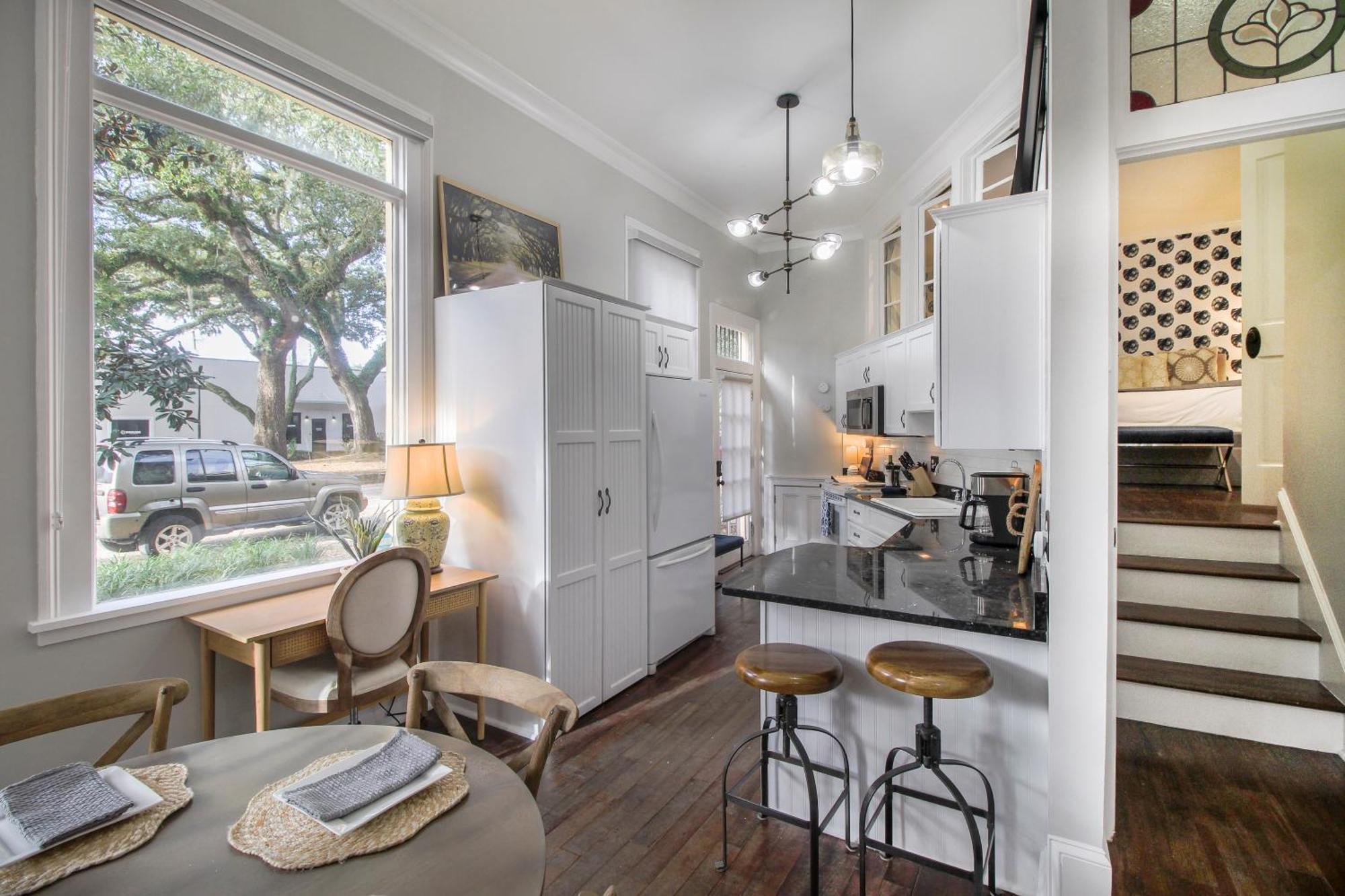 Walk To It All In Downtown, Double King Beds Savannah Exterior foto